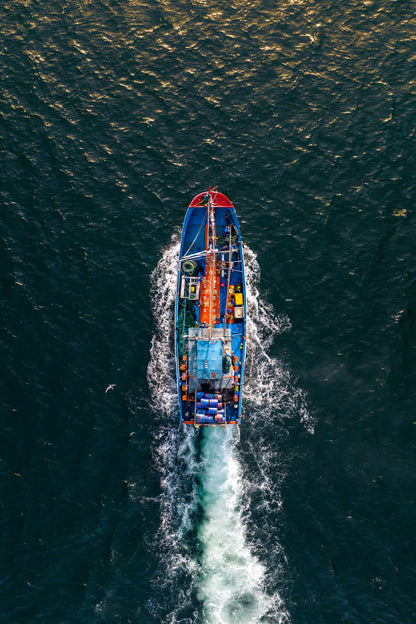 Chasing the horizon